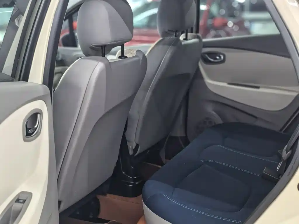 Renault Captur 2015 — фото 13