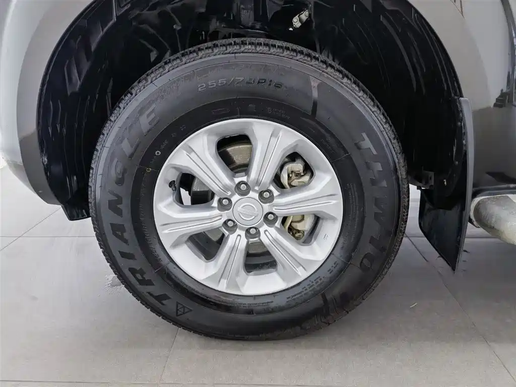 Nissan Navara 2018 — фото 17