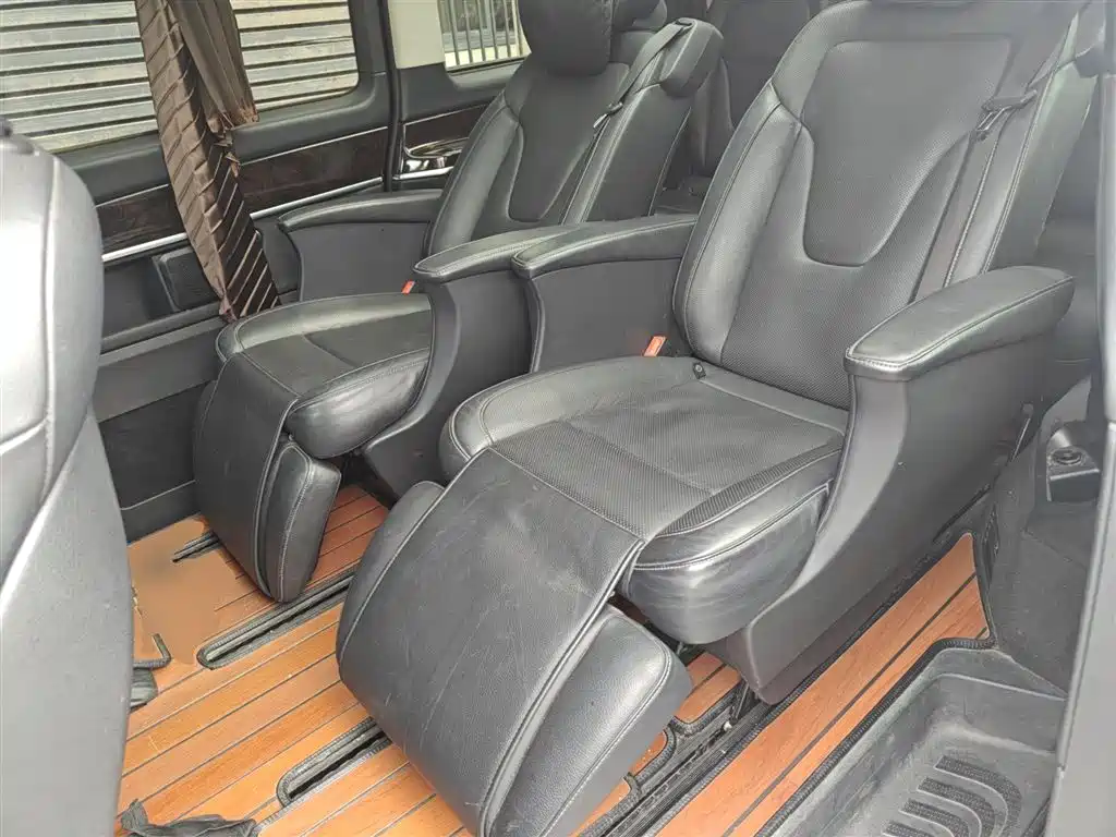 Mercedes-Benz V-Class 2020 — фото 10