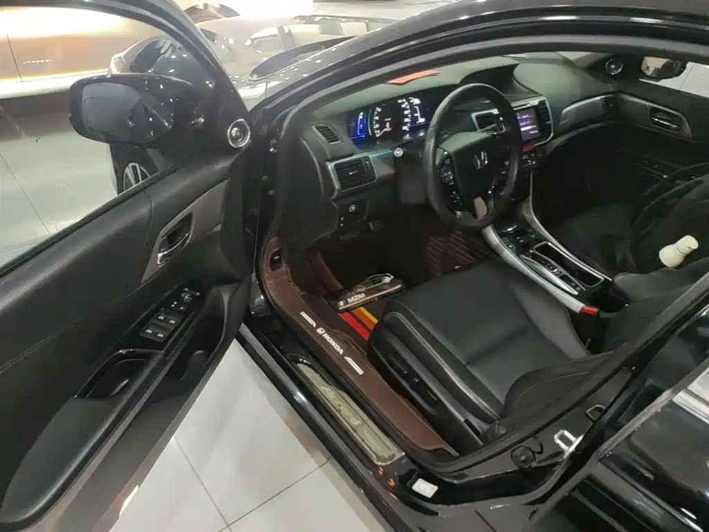 Honda Accord 2018 — фото 16