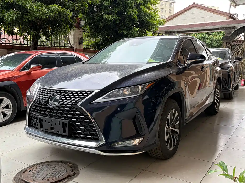 Lexus RX 2022 — фото 1