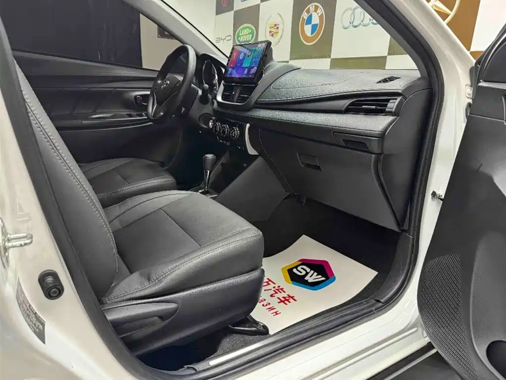 Toyota Yaris L 2022 — фото 13