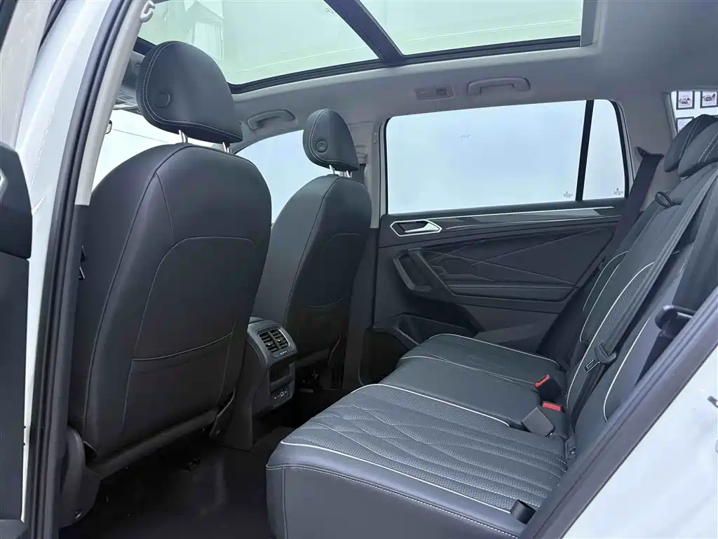 Volkswagen Tiguan L 2024 — фото 19