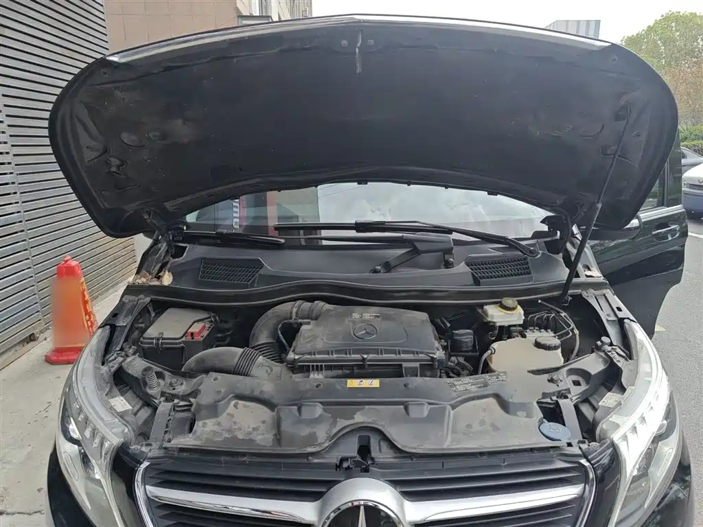 Mercedes-Benz V-Class 2020 — фото 13