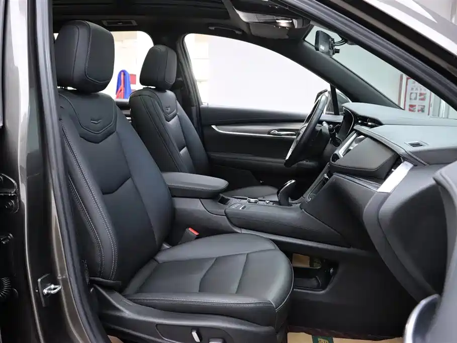 Cadillac XT6 2022 — фото 15
