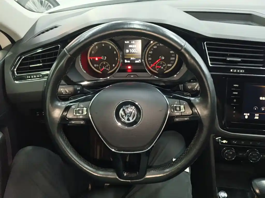 Volkswagen Tiguan L 2020 — фото 11