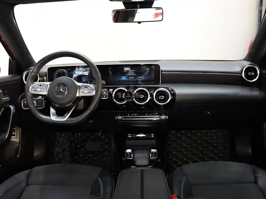 Mercedes-Benz A-Class 2019 — фото 12
