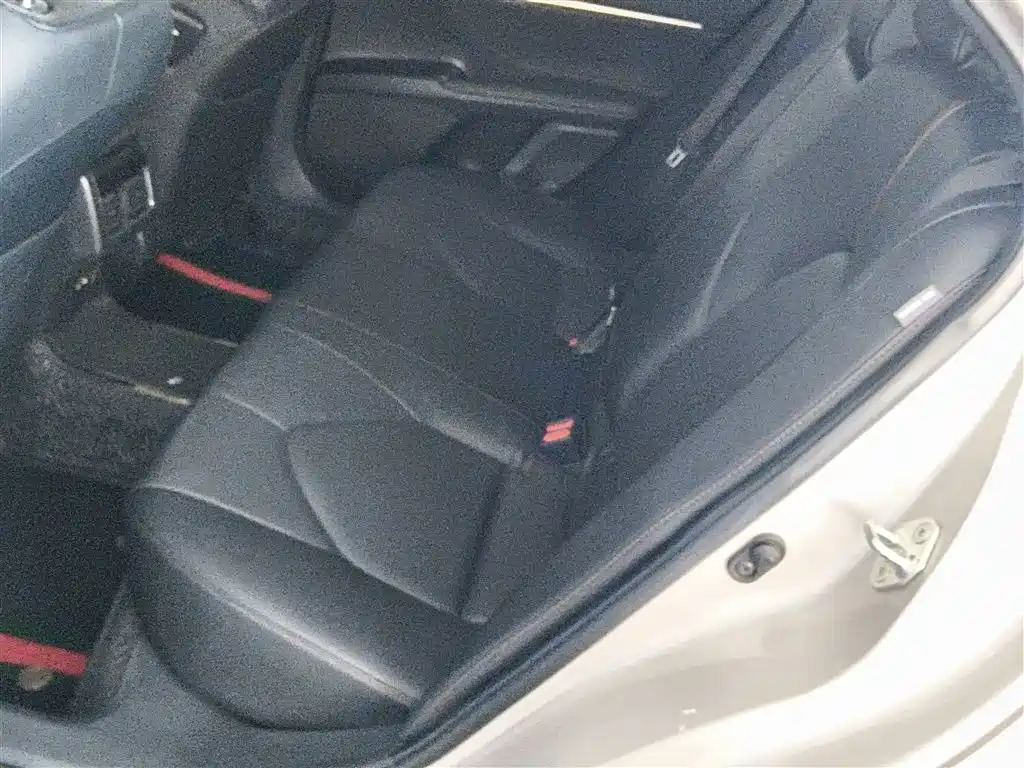 Toyota Camry 2022 — фото 17