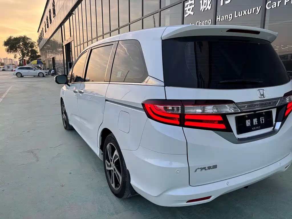 Honda Odyssey 2016 — фото 10