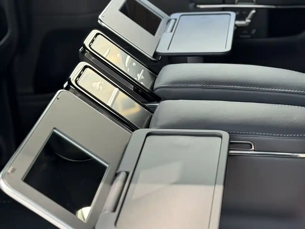 Toyota Alphard — фото 13