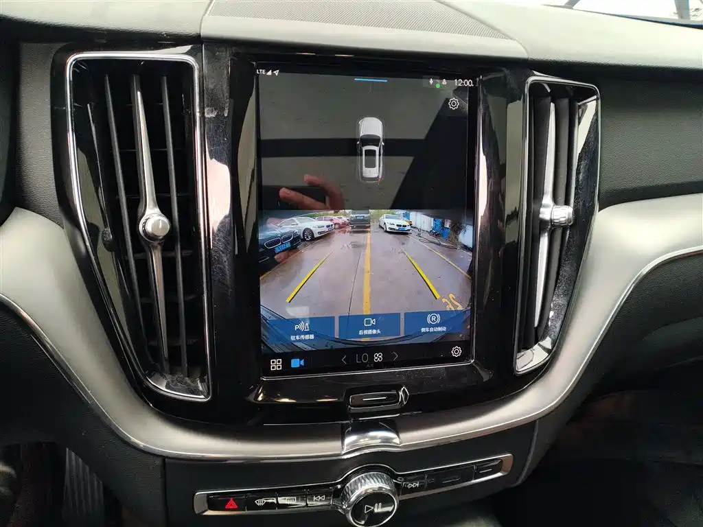 Volvo XC60 2022 — фото 13