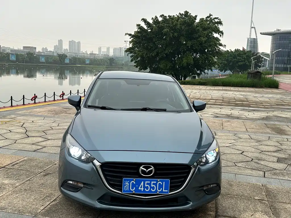 Mazda 3 Axela 2017 — фото 2