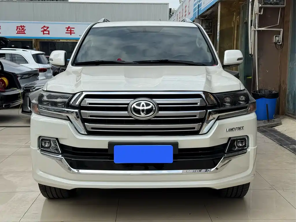 Toyota Land Cruiser 2017 — фото 1