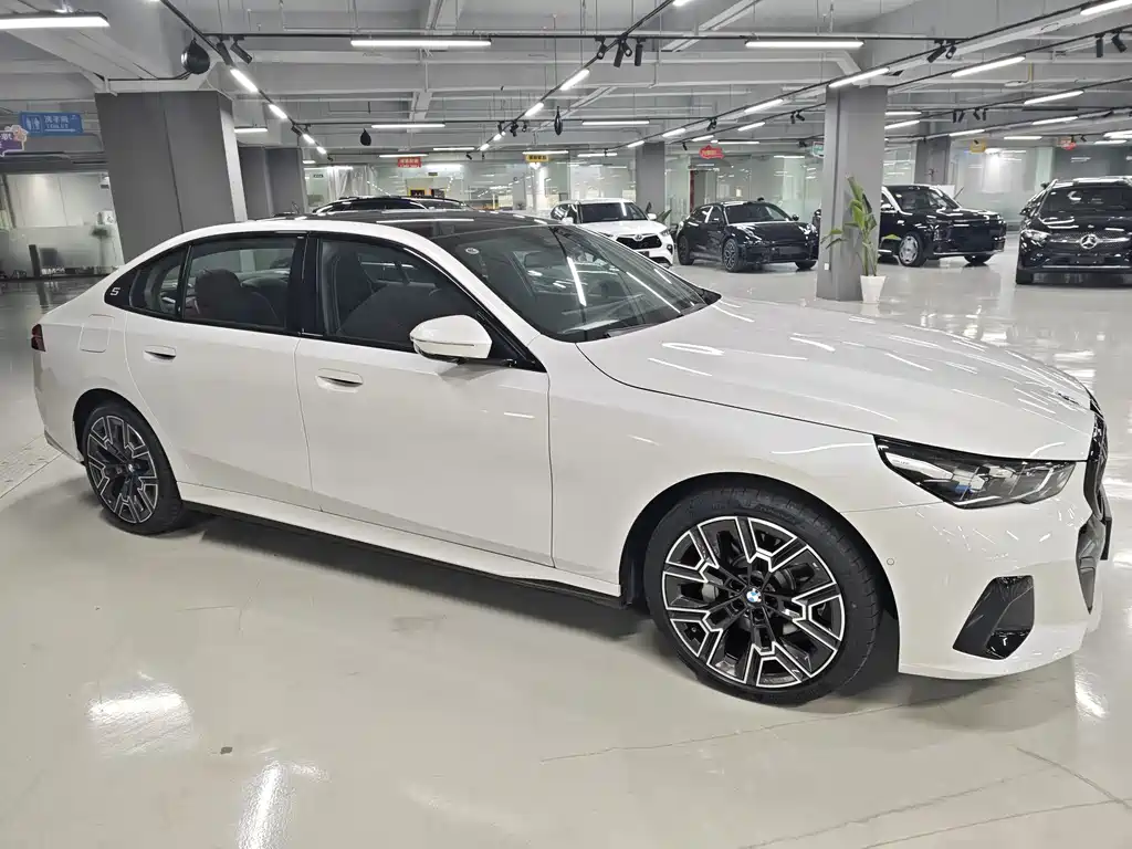 BMW 5 Series 2026 — фото 14