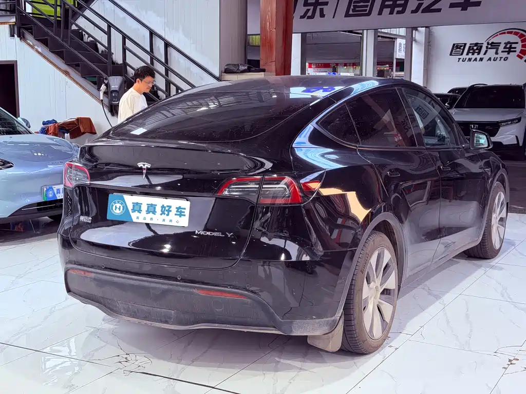 Tesla Model Y 2023 — фото 10