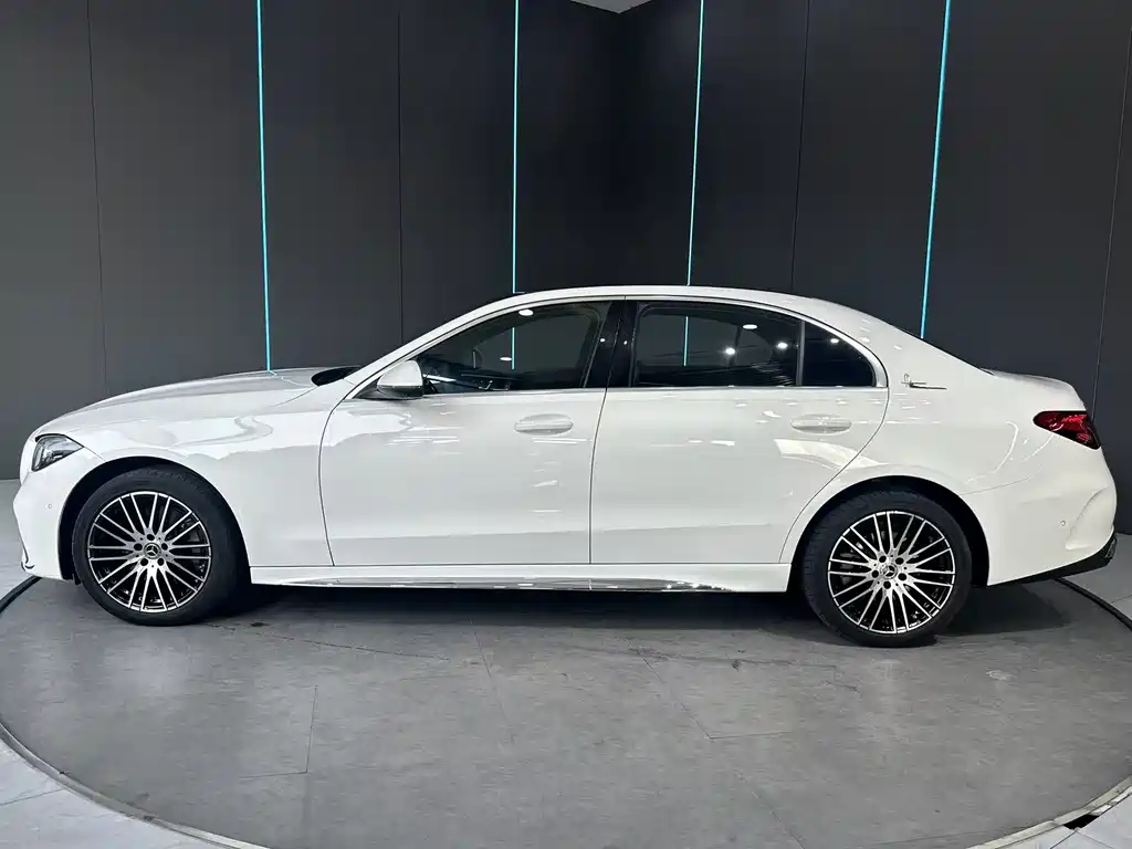 Mercedes-Benz C-Class 2025