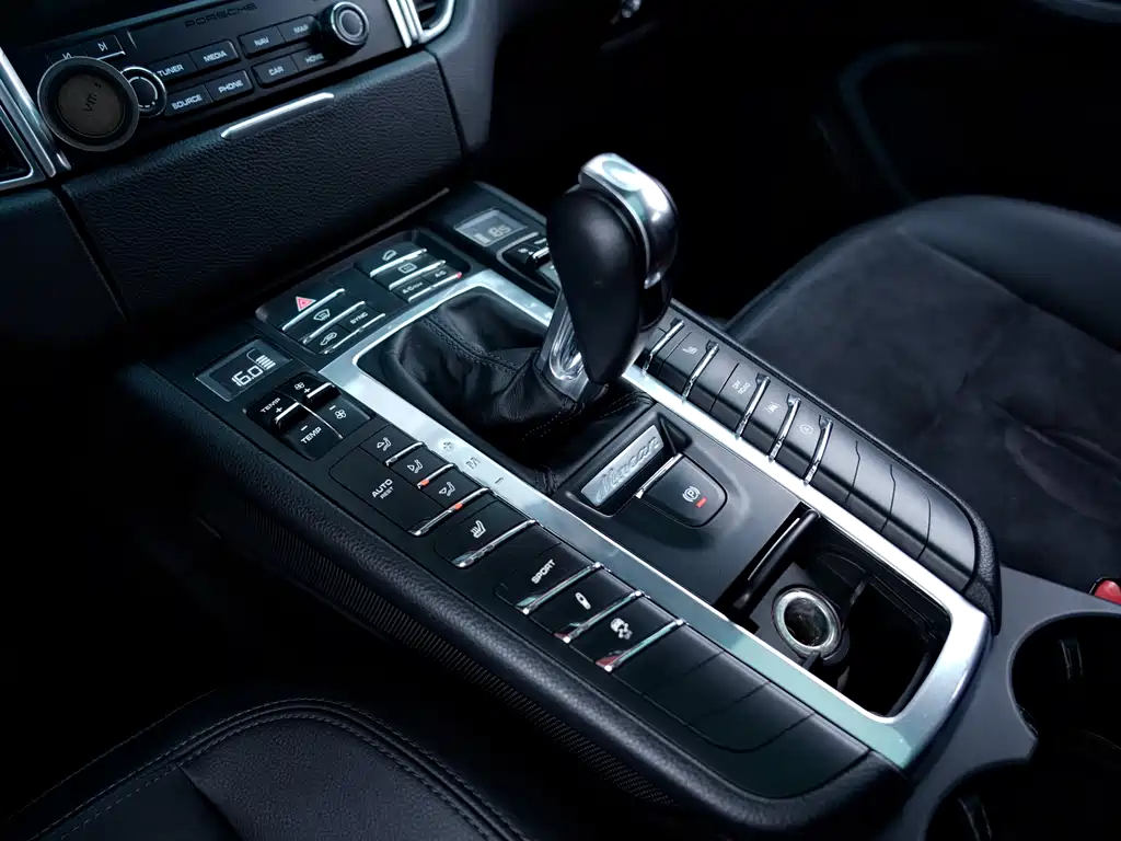 Porsche Macan 2017 — фото 16