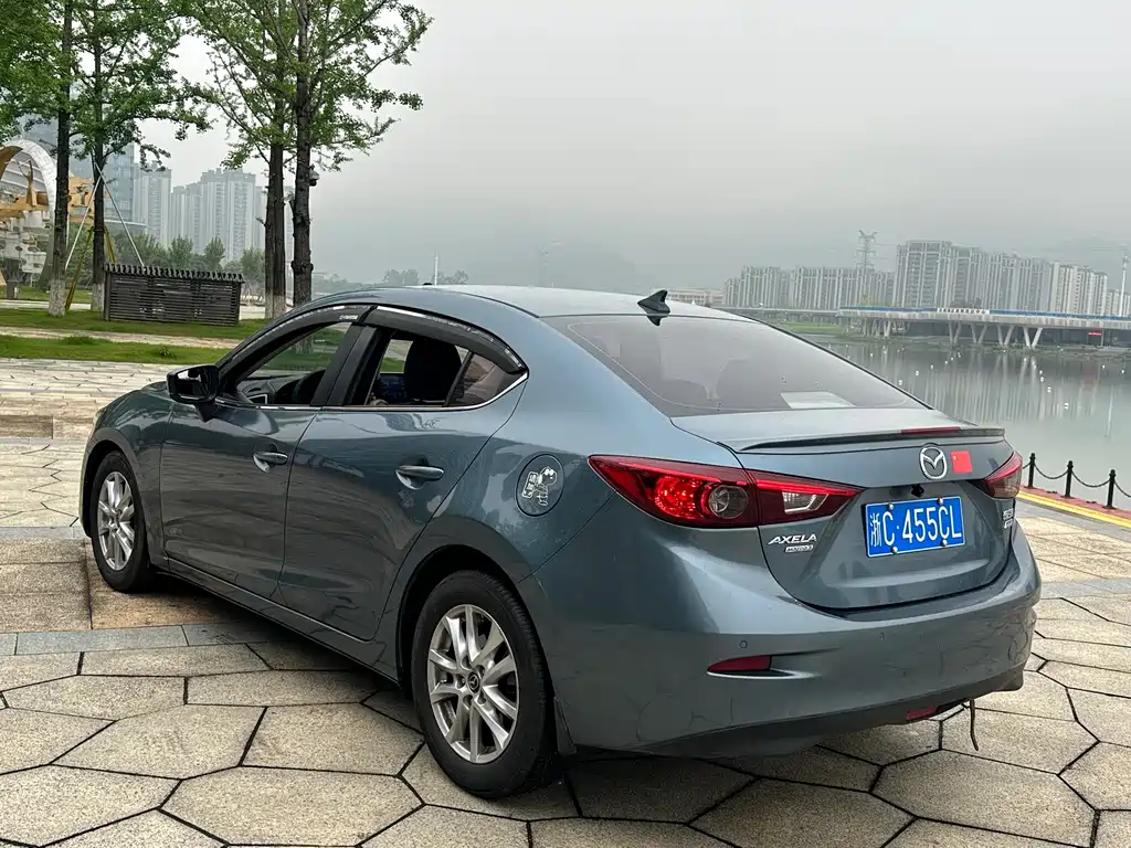 Mazda 3 Axela 2017 — фото 7