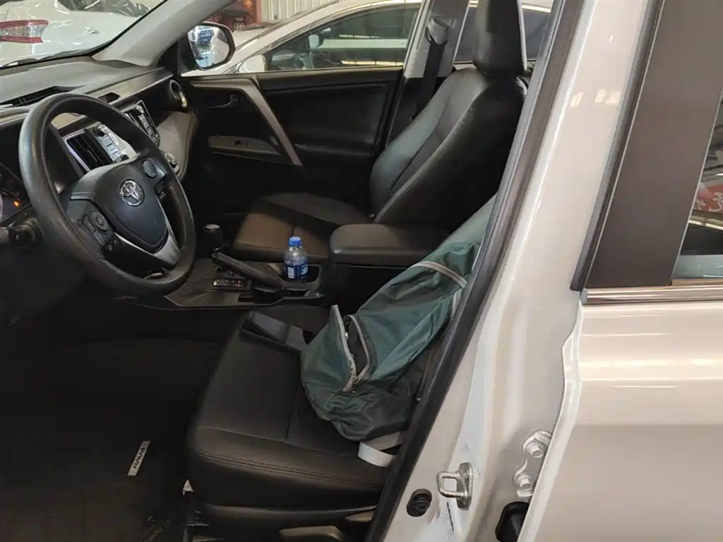 Toyota RAV4 2015 — фото 15