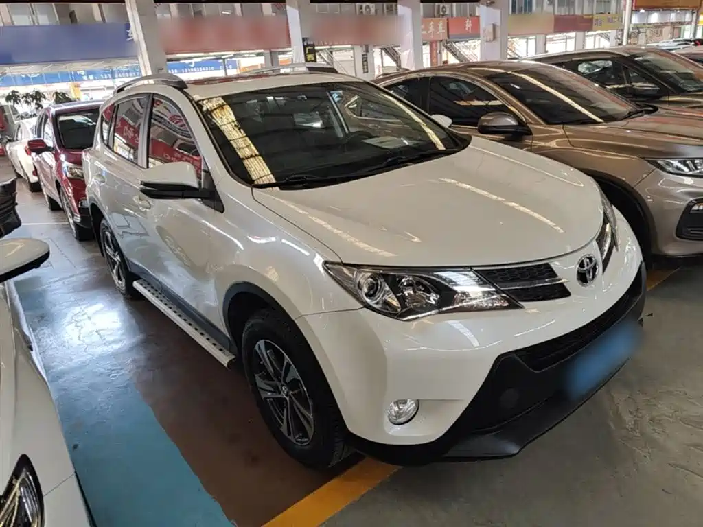 Toyota RAV4 2015 — фото 4