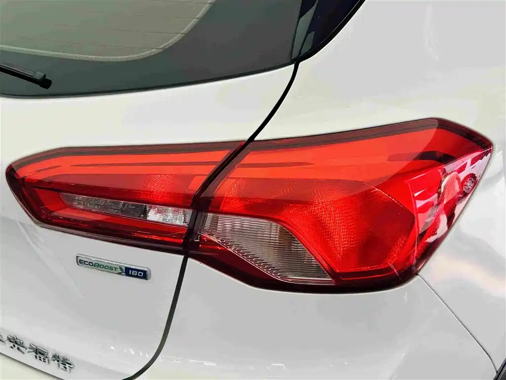 Ford Focus 2020 — фото 12