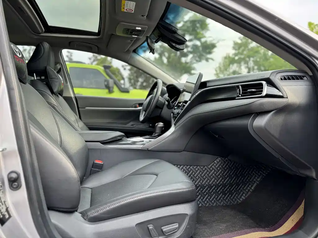 Toyota Camry 2023 — фото 15