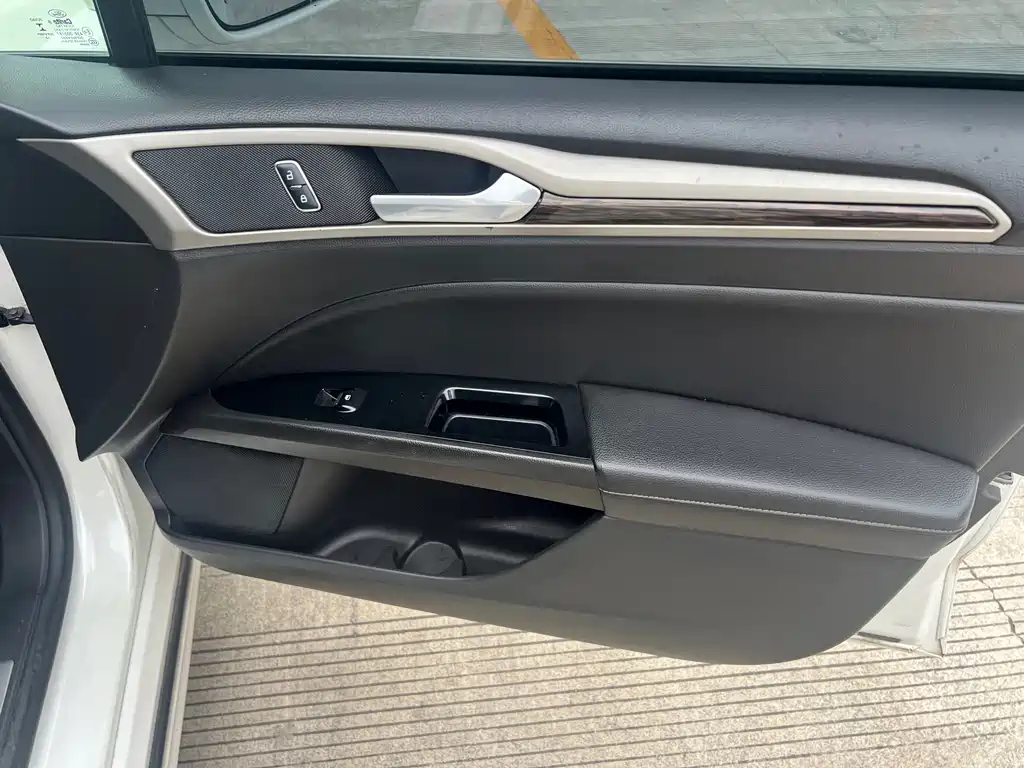 Ford Mondeo 2015 — фото 9
