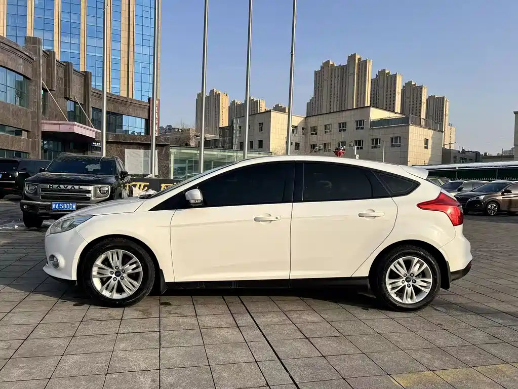 Ford Focus 2013 — фото 11