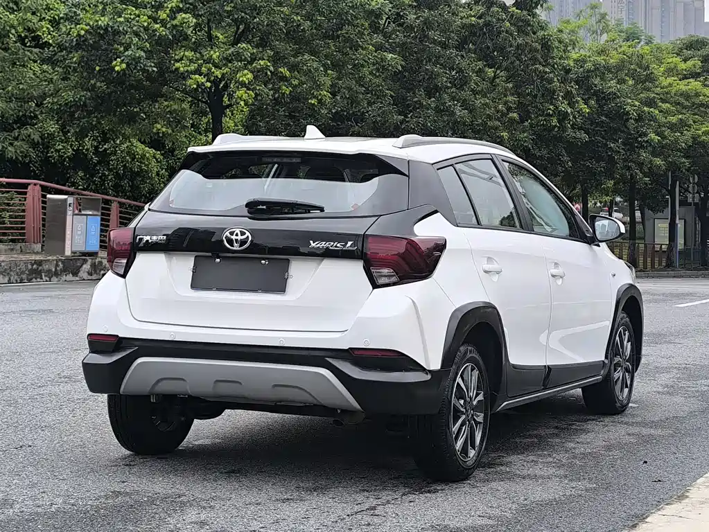 Toyota Yaris L 2022 — фото 5