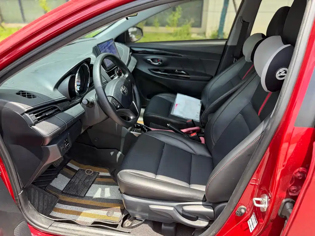 Toyota Yaris L 2022 — фото 3