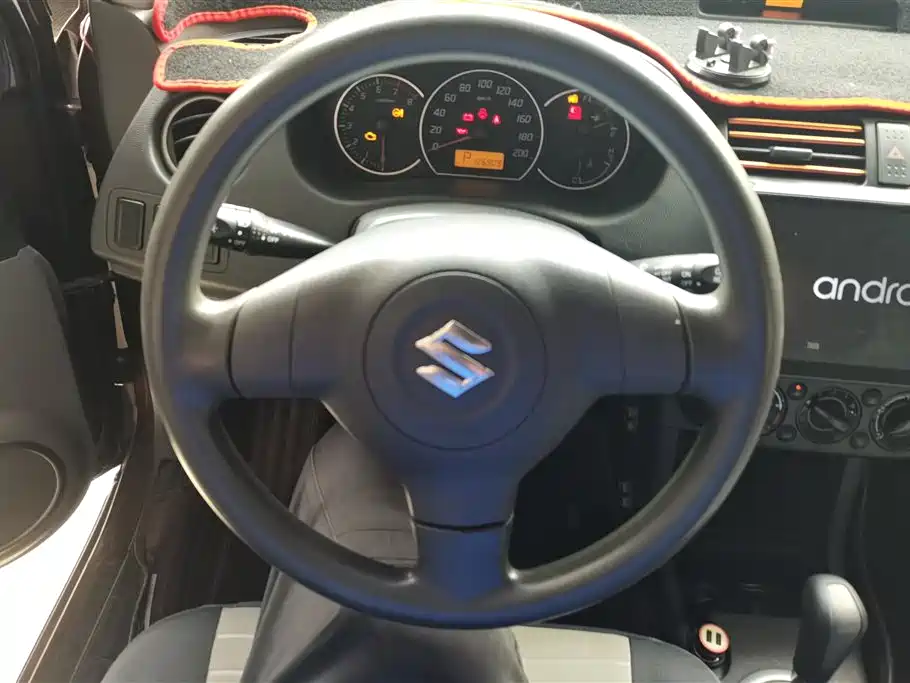Suzuki Swift 2014 — фото 15