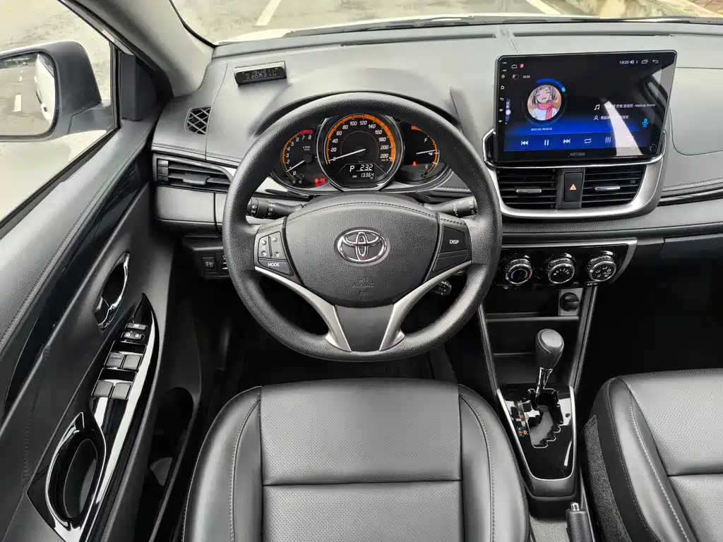 Toyota Yaris L 2022 — фото 15