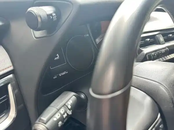 Lexus UX 2021