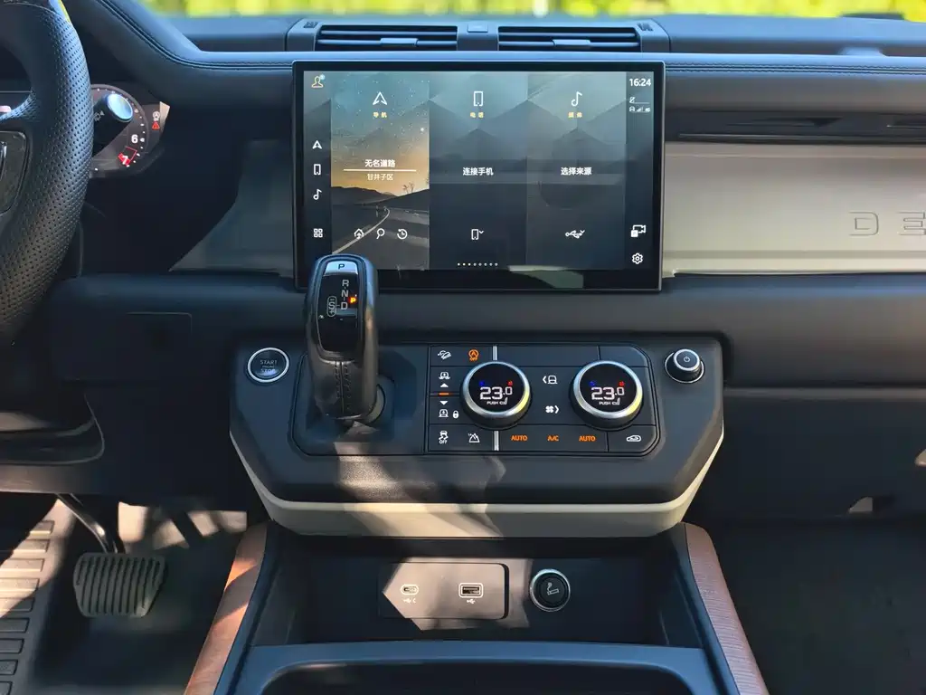 Land Rover Defender 2022 — фото 19