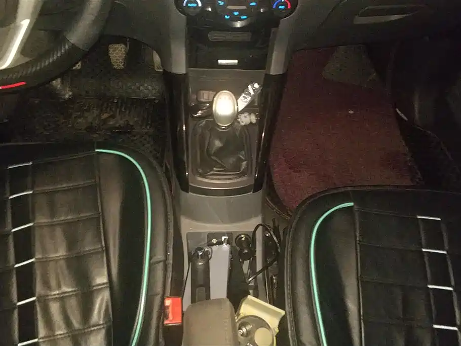 Ford Ecosport 2015 — фото 16