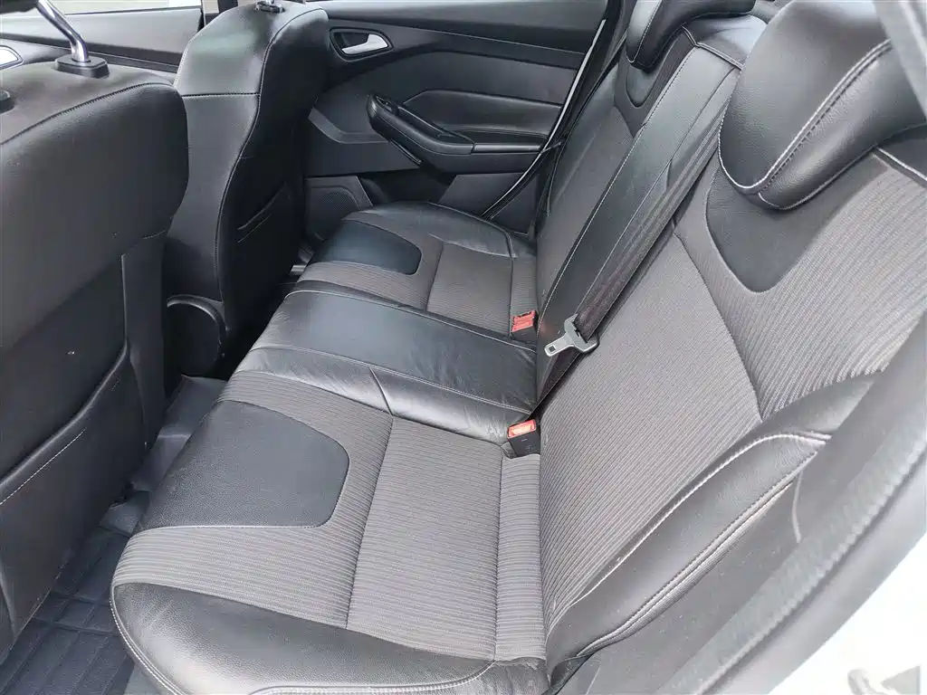 Ford Focus 2014 — фото 17