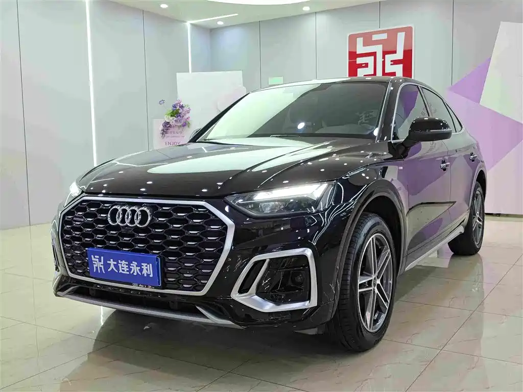 Audi Q5L Sportback 2021 — фото 1