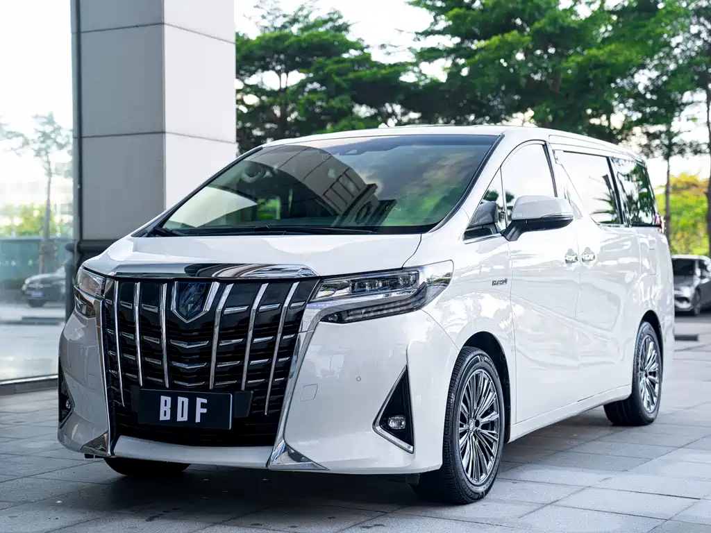 Toyota Alphard 2021 — фото 1
