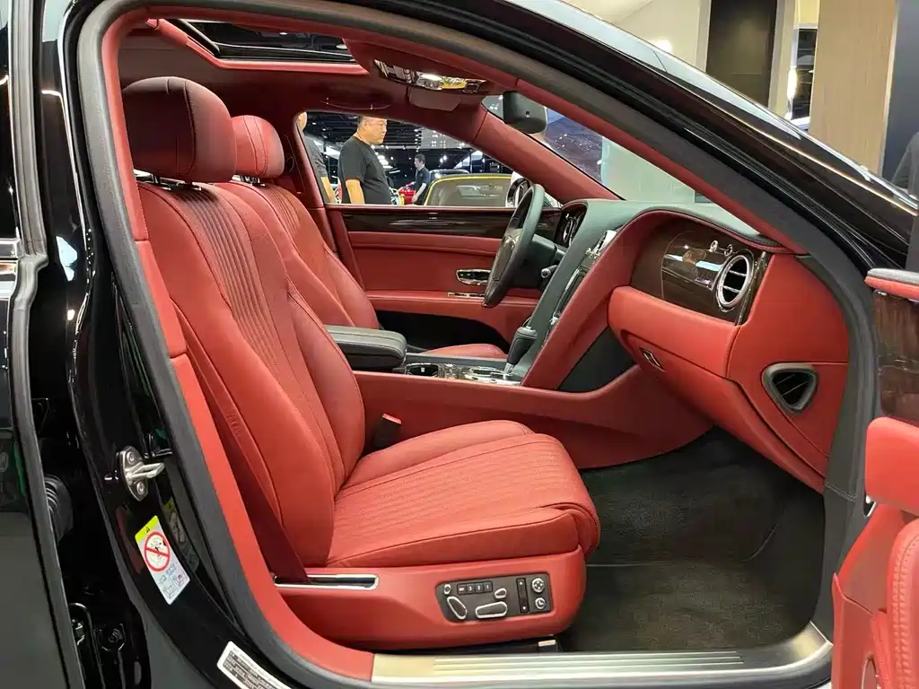 Bentley Flying Spur 2018 — фото 13