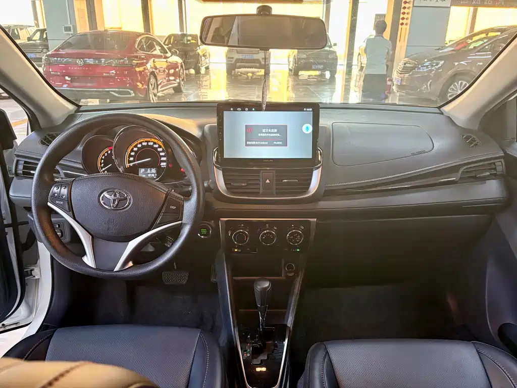 Toyota Yaris L 2022 — фото 6