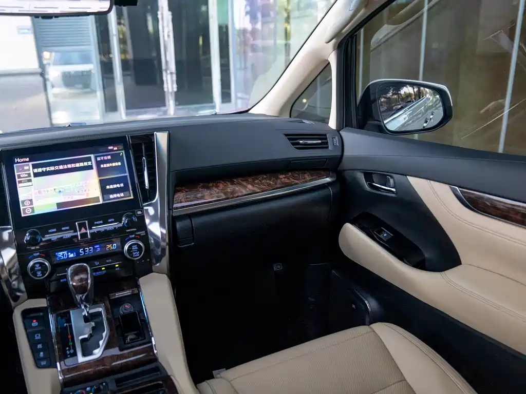 Toyota Alphard 2021 — фото 16