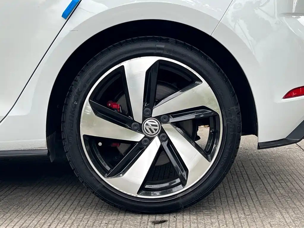 Volkswagen Golf GTI 2018 — фото 12