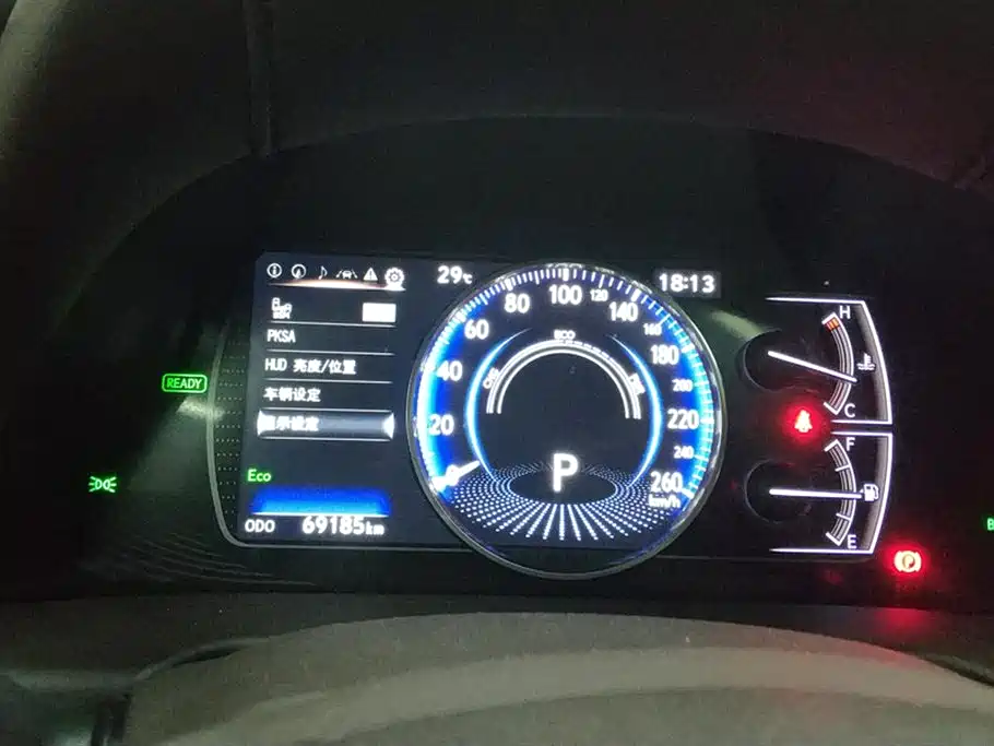Lexus ES 2018 — фото 14