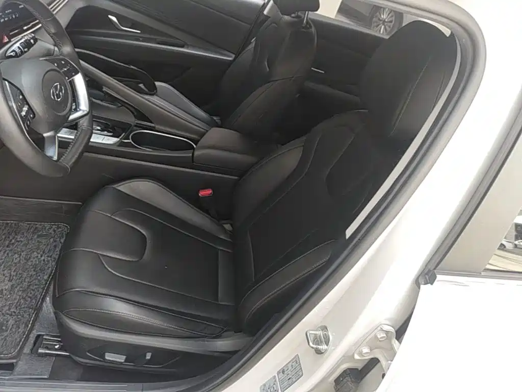 Hyundai Elantra 2021 — фото 15