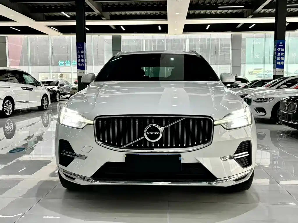 Volvo XC60 2022 — фото 3