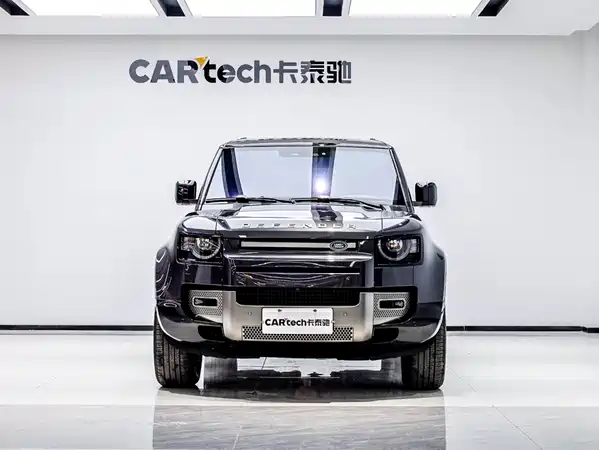 Land Rover Defender 2024