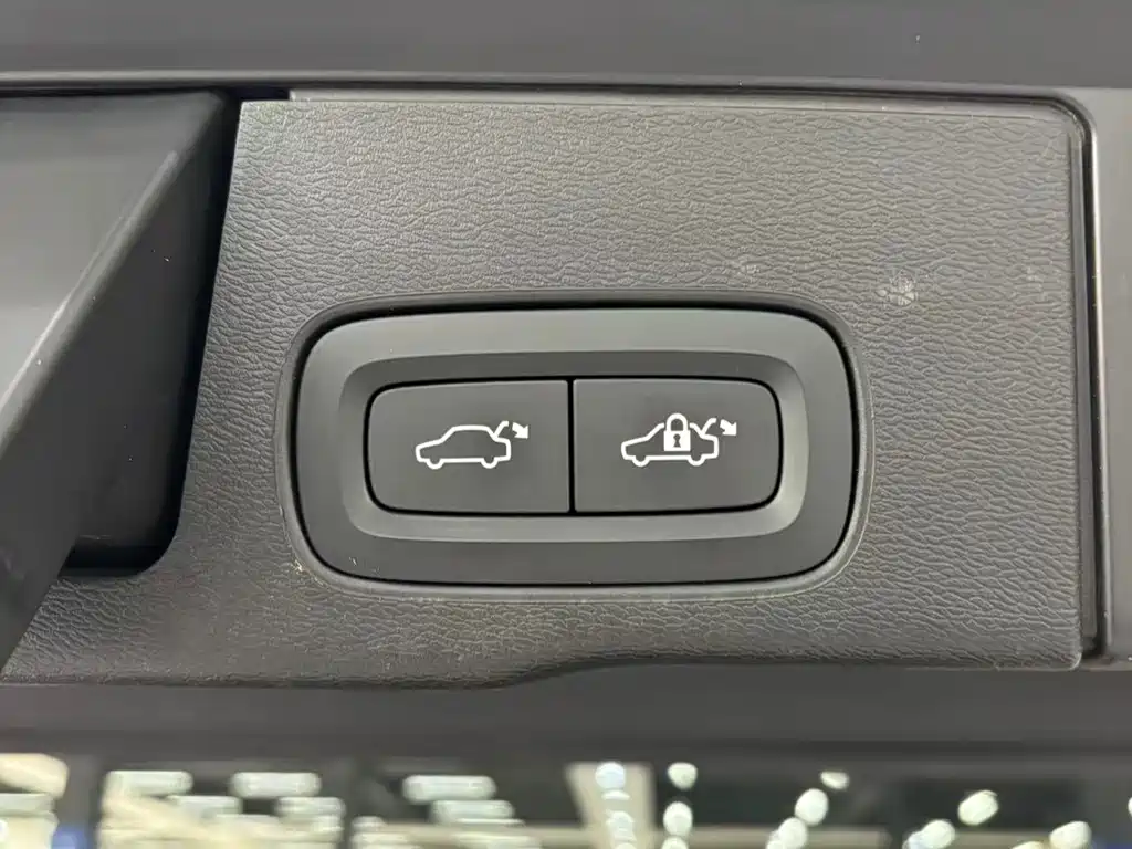 Volvo XC60 2022 — фото 14