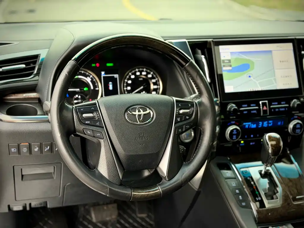 Toyota Vellfire 2022 — фото 13