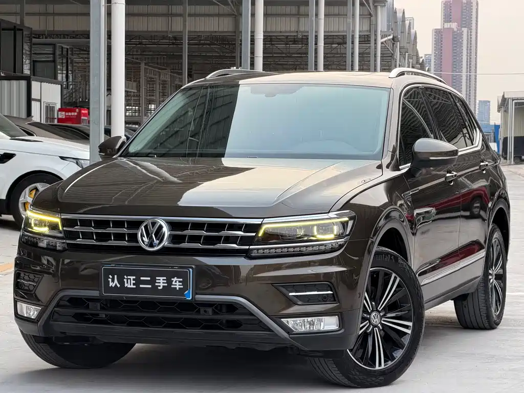 Volkswagen Tiguan L 2017 — фото 1