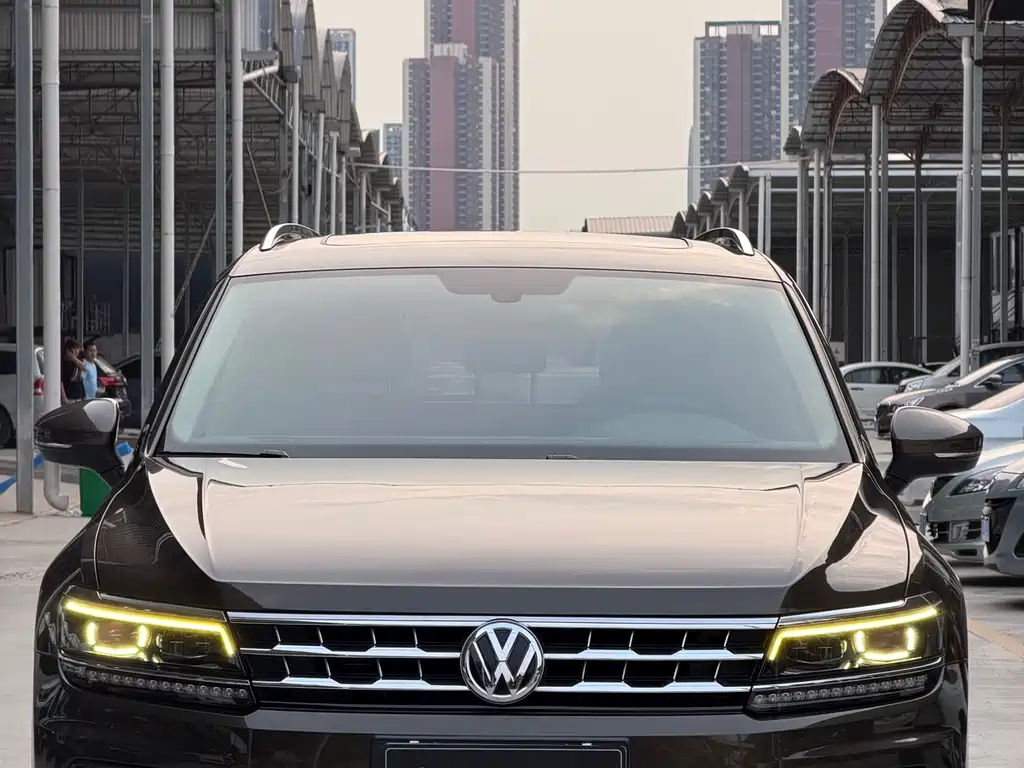 Volkswagen Tiguan L 2017 — фото 2